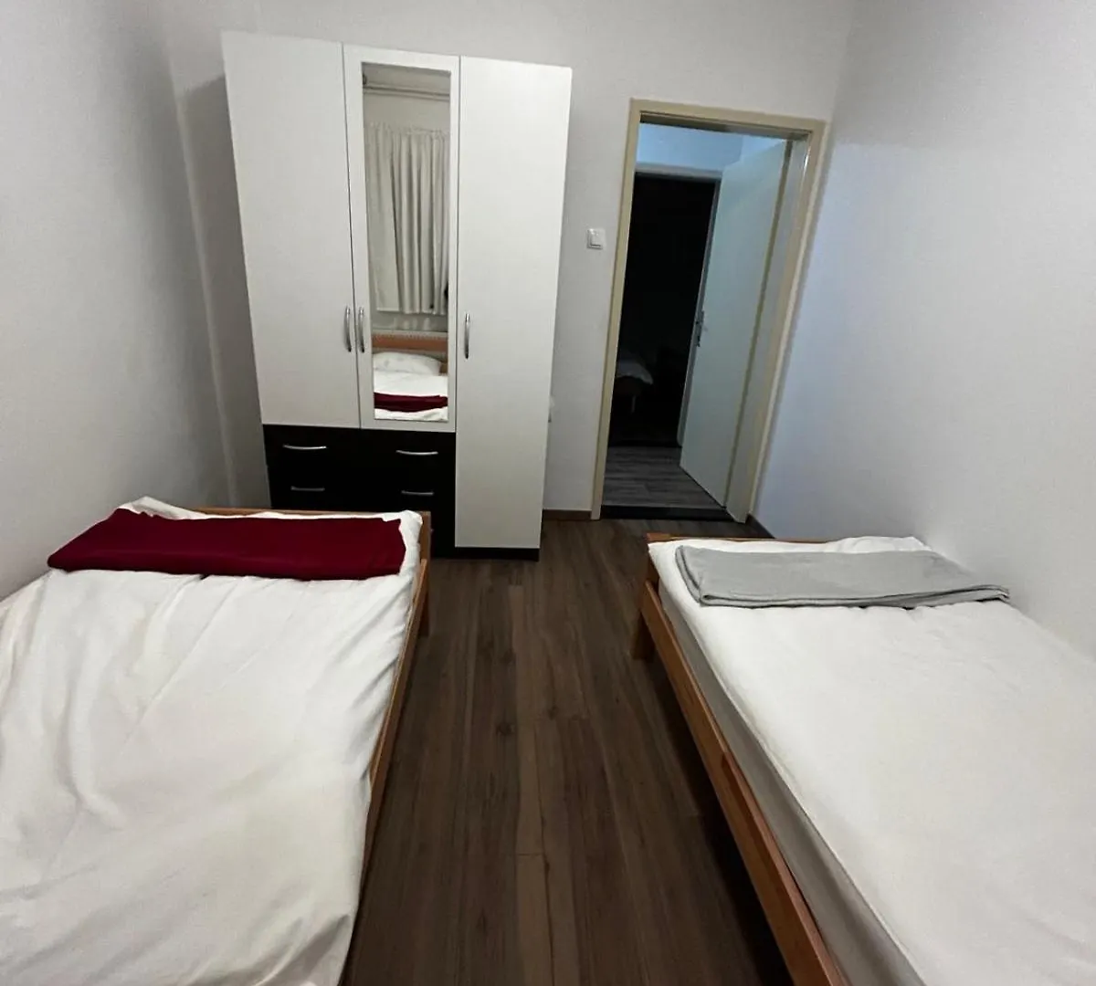 Apartman Crljenko Lic 0*,